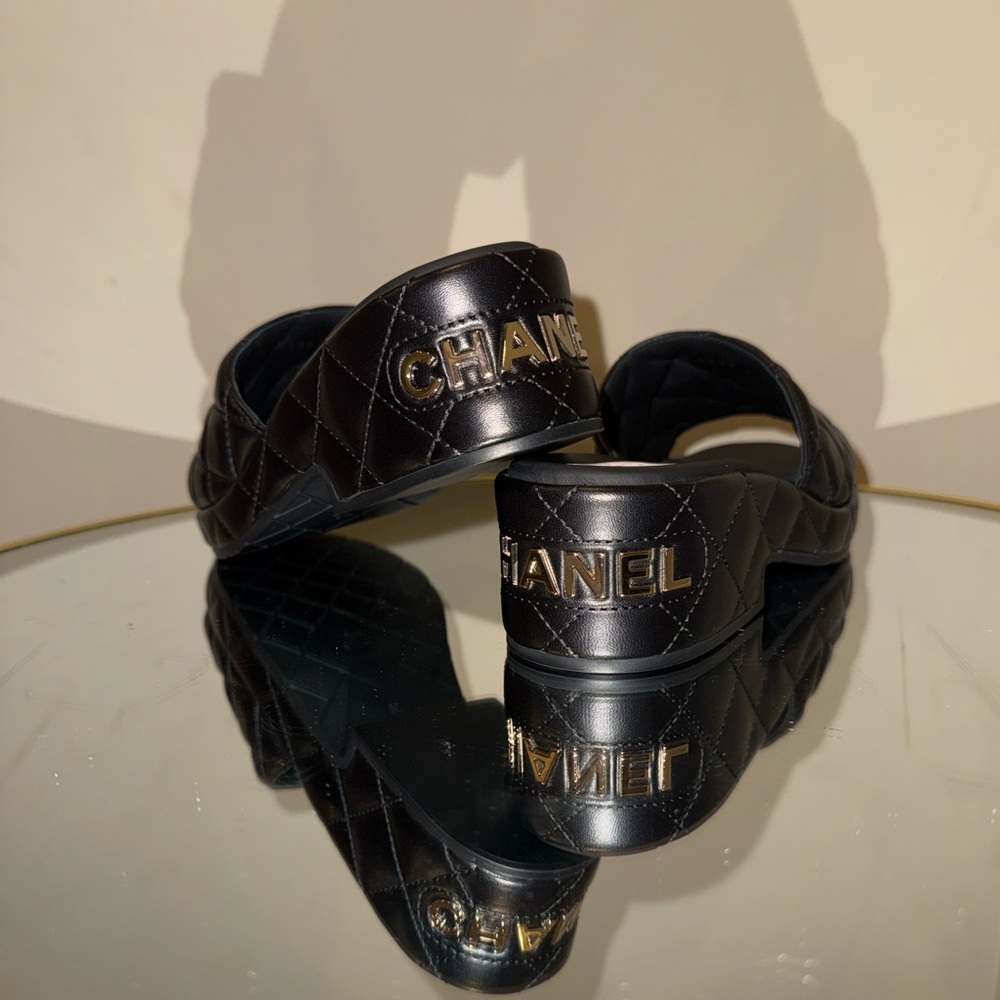 CHANEL Dad sandals Quilted leather CC logo slide 38 - Picture 9 of 17